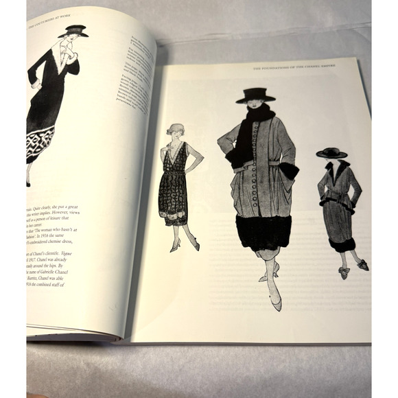 Chanel Couturiere At Work By De Amy La Haye & Tobin Shelley Soft Cover 1st Print - Picture 8 of 11